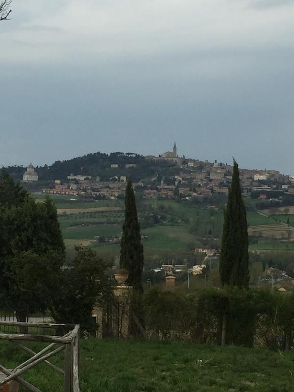 Appartamento Dell Agriturismo Pane E Olio トーディ エクステリア 写真