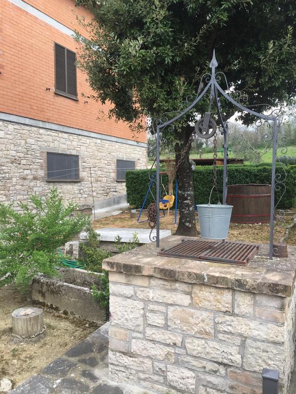 Appartamento Dell Agriturismo Pane E Olio トーディ エクステリア 写真
